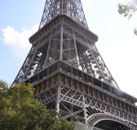 Eiffel Tower Oasis 30m From Eiffel Tower Homestay