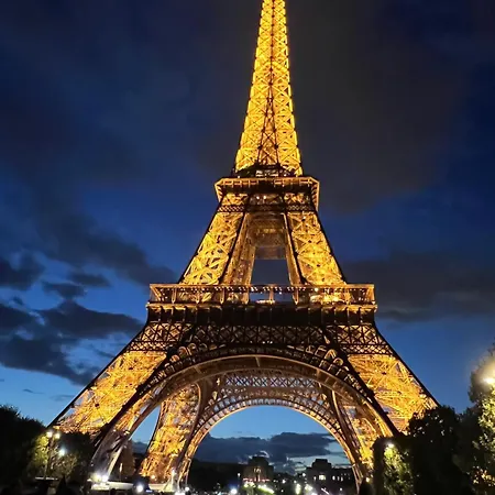 Eiffel Tower Oasis 30m From Eiffel Tower Alloggio in famiglia Parigi